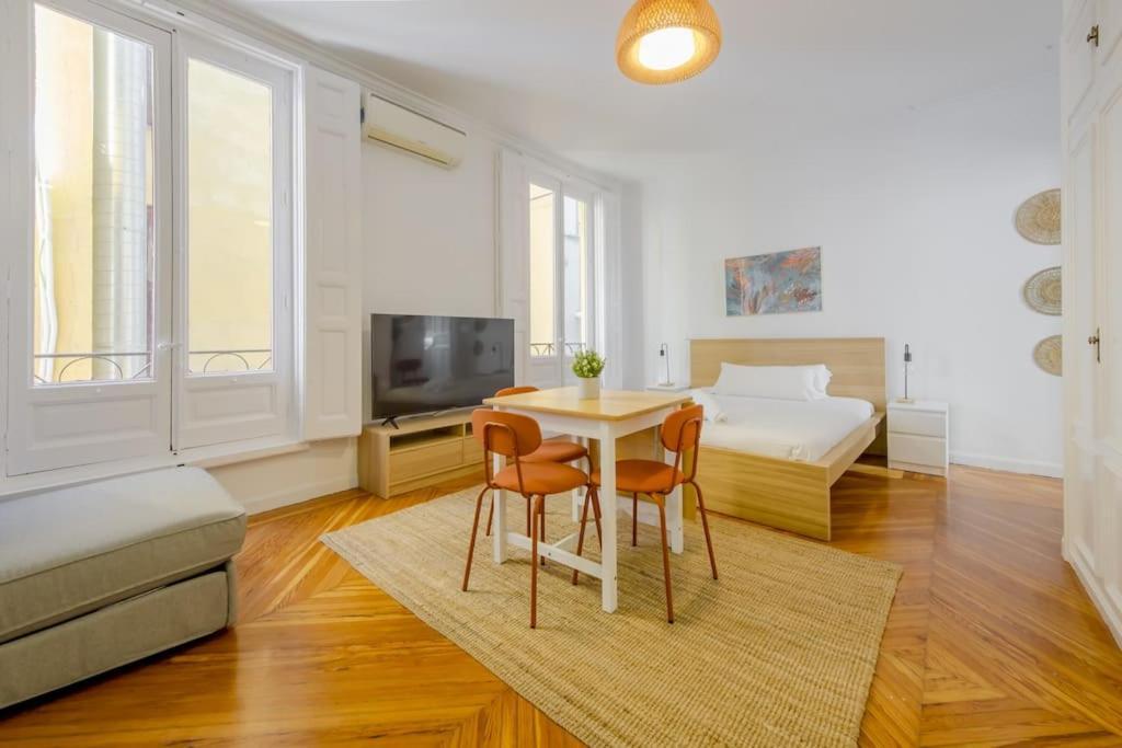 Petite E Chic Loft Para 3 En El Corazon De Madrid Exterior foto
